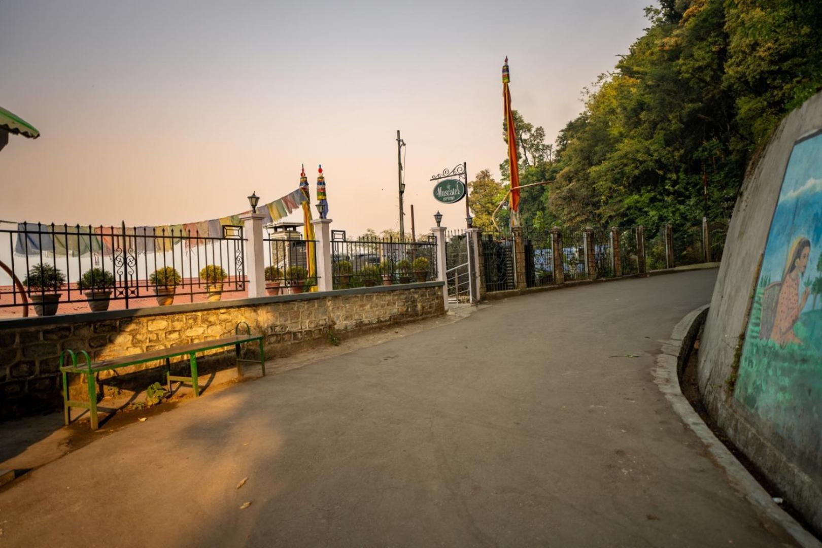 Muscatel Nirvana - At The Mall Road Darjeeling  Bagian luar foto