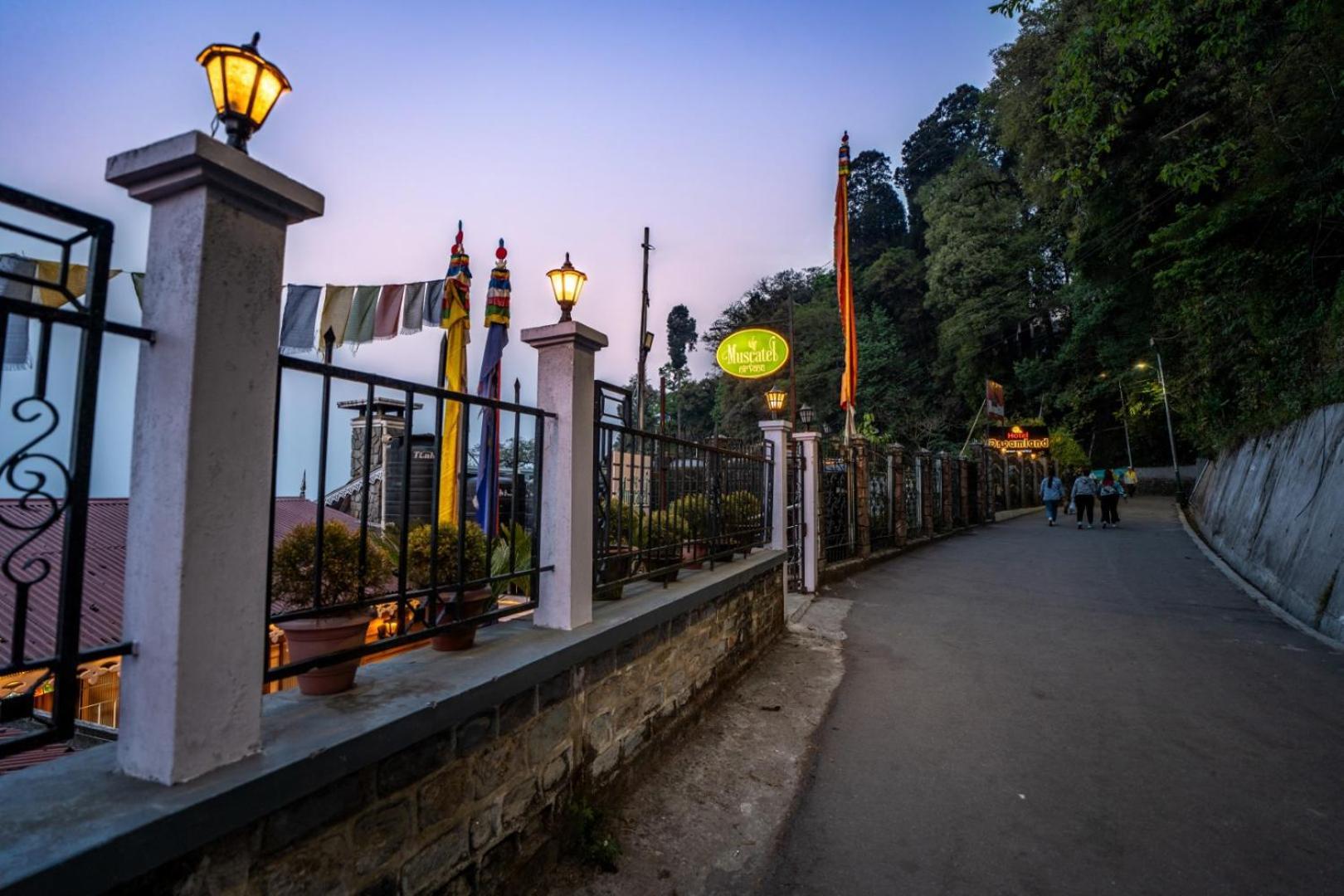 Muscatel Nirvana - At The Mall Road Darjeeling  Bagian luar foto